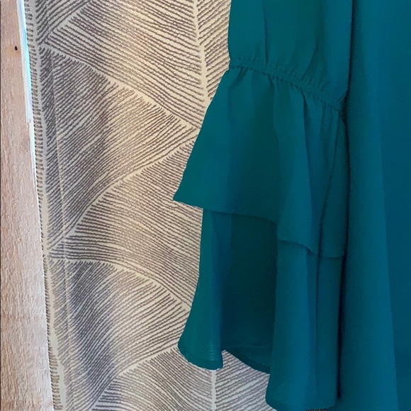 Green shift dress with ruffle sleeves - Picture 2 of 4